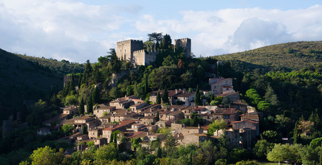 Fototapeta premium Dorf Castelnou in Okzitanien
