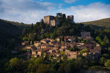 Fototapeta na wymiar Wunderschönes Dorf Castelnou in den Pyrenäen