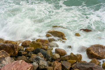 Fototapeta na wymiar waves on rocks