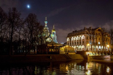 Fototapeta na wymiar Russia. Saint-Petersburg. Church of the Savior on blood at night, the view from the Moyka river