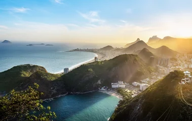Foto op Aluminium Luchtfoto van de kust van Rio de Janeiro met het strand van Copacabana en Praia Vermelha bij zonsondergang - Rio de Janeiro, Brazilië © diegograndi