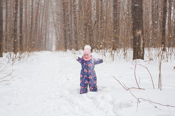 Family and nature concept - Beautiful little girl playng in the park