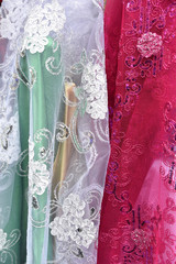 Tulles brodés de fleurs