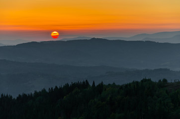 Obraz premium Sunset in the Carpathian Mountains in the autumn season