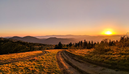 Obraz premium Sunset in the Carpathian Mountains in the autumn season