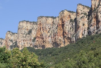Steile Felsen im Baskenland