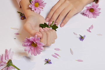 Obraz na płótnie Canvas Fashion art skin care of hands and pink flowers in hands of women