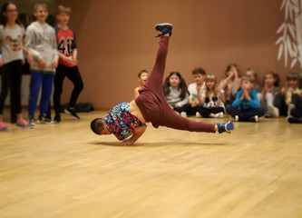 break dance breakdancer windmile