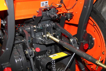 Tractor drive for mounted units - PTO shaft and transfer case