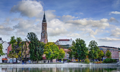 Fototapeta na wymiar Landshut Panorama mit Martinskirche und Burg Trausnitz