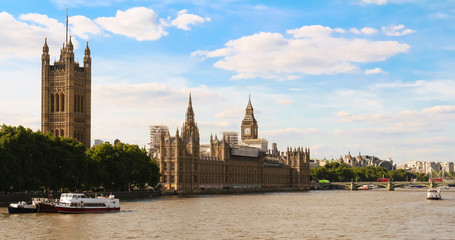 Fototapeta na wymiar Houses of Parliament and Big Ben in Westminster, London.