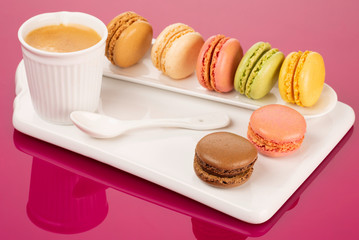 Macarons et café
