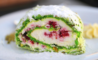 Photo of a bright pistachio cream pie