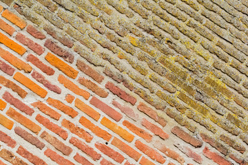  mur de briques, cathédrale d'Albi, avant et après décapage