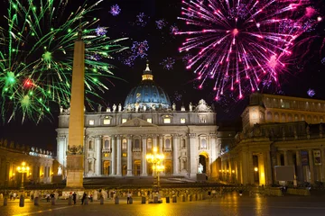 Fototapete Rund Vatican. Celebratory fireworks over a St Peter's Square © Konstantin Kulikov