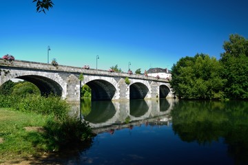 Fototapeta na wymiar Pont de Durtal