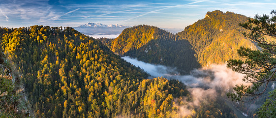 Beautiful morning panorama of Dunajec river gorge and Tatra mountains, colorful autumn
