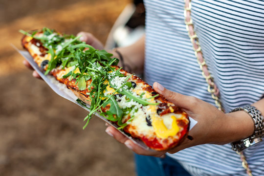 Baguette casseroled with dried tomatoes, black olives, parmesan cheese and mango sauce