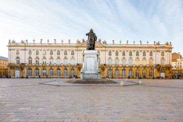 Obraz premium Morning view on the huge Stanislas square with monument in the old town of Nancy city, France