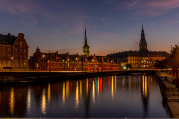 Obraz premium View of the Borsen (Danish for exchange) building in Copenhangen at night reflecting in the water channel - 1