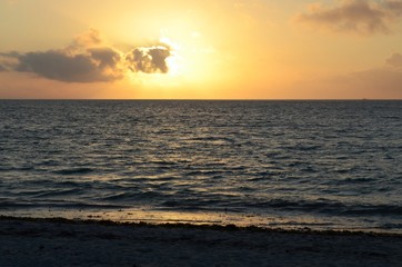 Naklejka premium Red on the sea