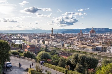 Fototapeta na wymiar Florenz Übersicht Aussichtspunkt Tiber Dom Himmel
