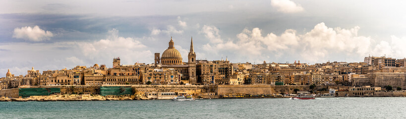 Fototapeta na wymiar Panorama Valletta Skyline Malta