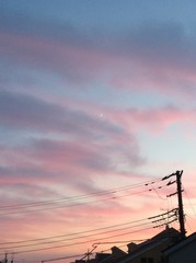 夕焼けと三日月