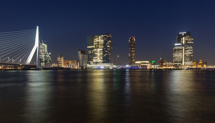 Fototapeta na wymiar Rotterdam skyline at night 1.
