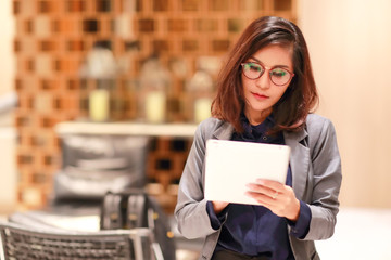 beautiful businesswoman portrait with glasses using tablet