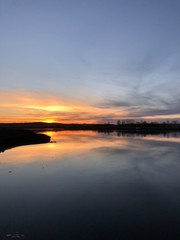 Obraz premium sunset over the lake