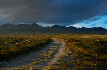 Dusty Path into the Mountains