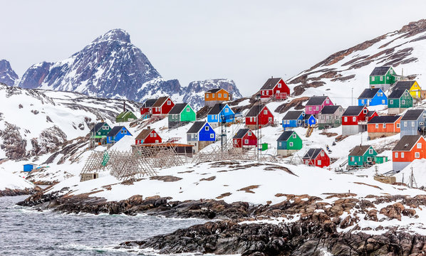 Kangamiut - colorful arctic village in the middle of nowhere