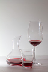 Rotweinglas mit Karaffe