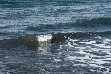 Fototapeta premium small white waves in the deep sea