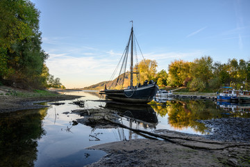 Der Rhein bei Niedrigwasser