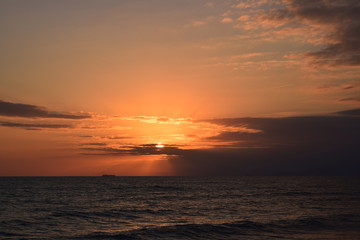 tramonto al mare