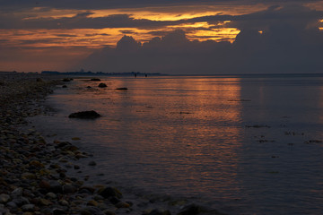 Naturstrand und Kliff an der Ostsee bei Hohenfelde und M&uuml;hlenau am Abend, Kreis Pl&ouml;n,  Schleswig-Holstein, Deutschland