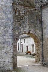 Porte entrée village
