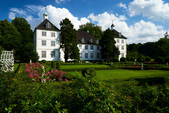 Schloss und Gut Panker in Panker, Kreis Pl&ouml;n, Probstei, Schleswig-Holstein, Deutschland