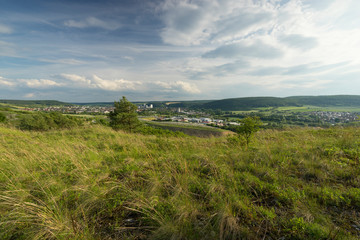Obraz premium Abend über dem Naturschutzgebiet Grainberg-Kalbenstein bei Karlstadt, Landkreis Main-Spessart, Unterfranken, Bayern, Deutschland
