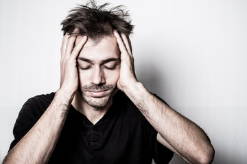 malade mal santé tête migraine maux de tête fatique fatigué usé dépression déprime homme...