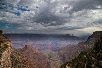 Grand Canyon con nubi nere 