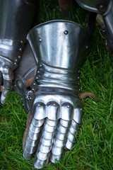 Fehdehandschuh, Ritterrüstung