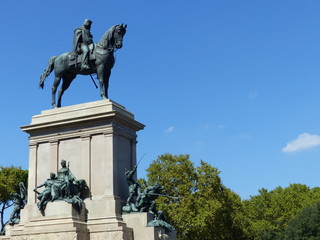 Statua equestre in alto di Giuseppe Garibaldi al Gianicolo a Roma