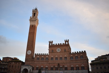 Fototapeta na wymiar campanile piazza