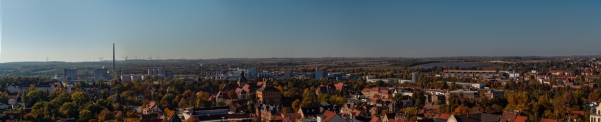 Fototapeta na wymiar Panorama im Herbst über Zeitz mit Schluss und Zuckerfabrik
