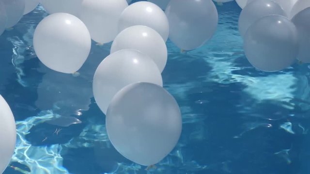 Big beatiful air balloons at wedding