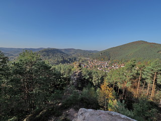 Obraz premium Blick über den Pfälzer Wald - View over the Palatinate Forest