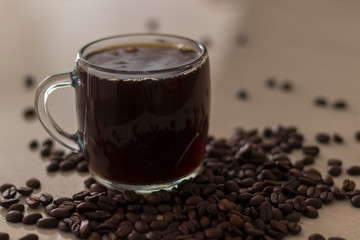 Taza de café con granos de café